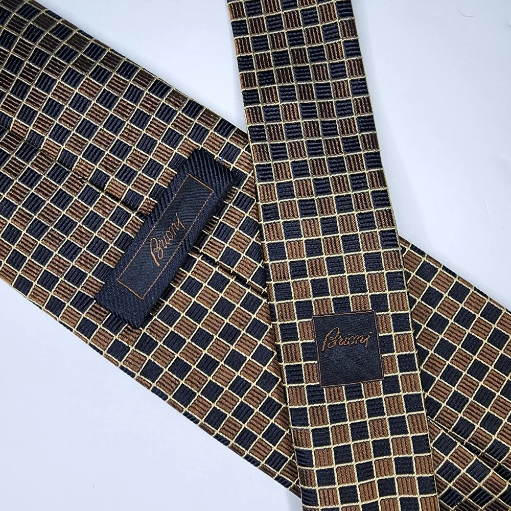 BRIONI Brown Silk Tie.